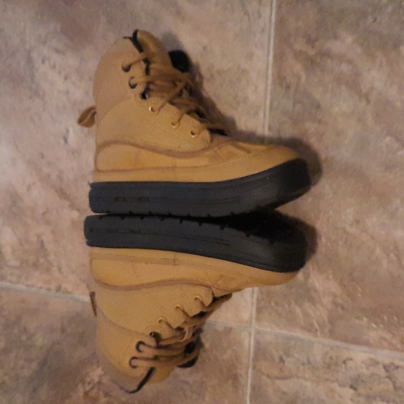 Nike ACG boots, size 11, tan - Picture 3 of 6